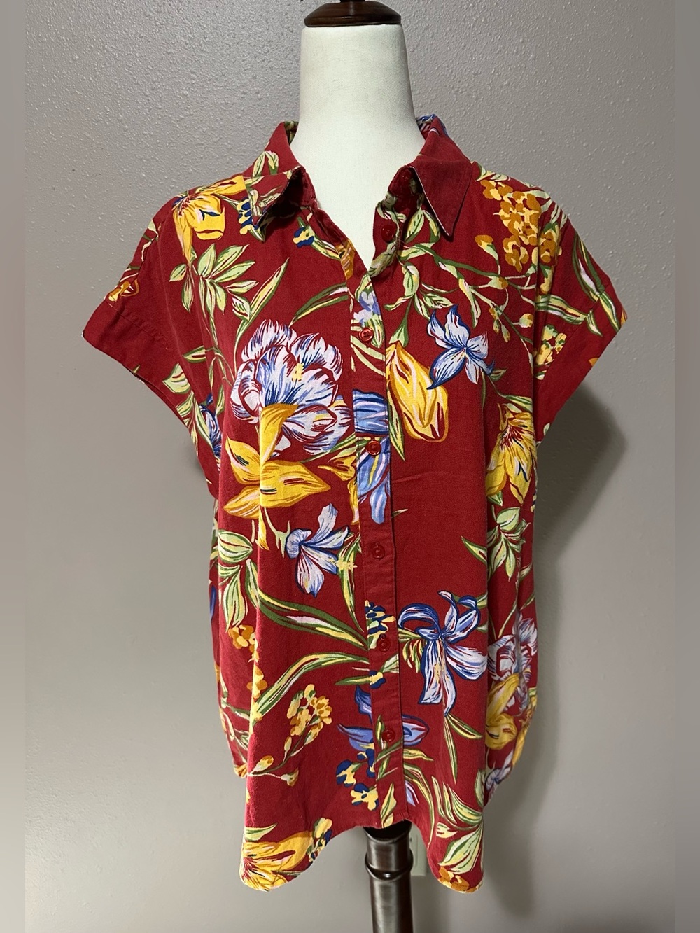 A New Day Blouse Womens Large Red Floral Button Front Collared Linen Tropical